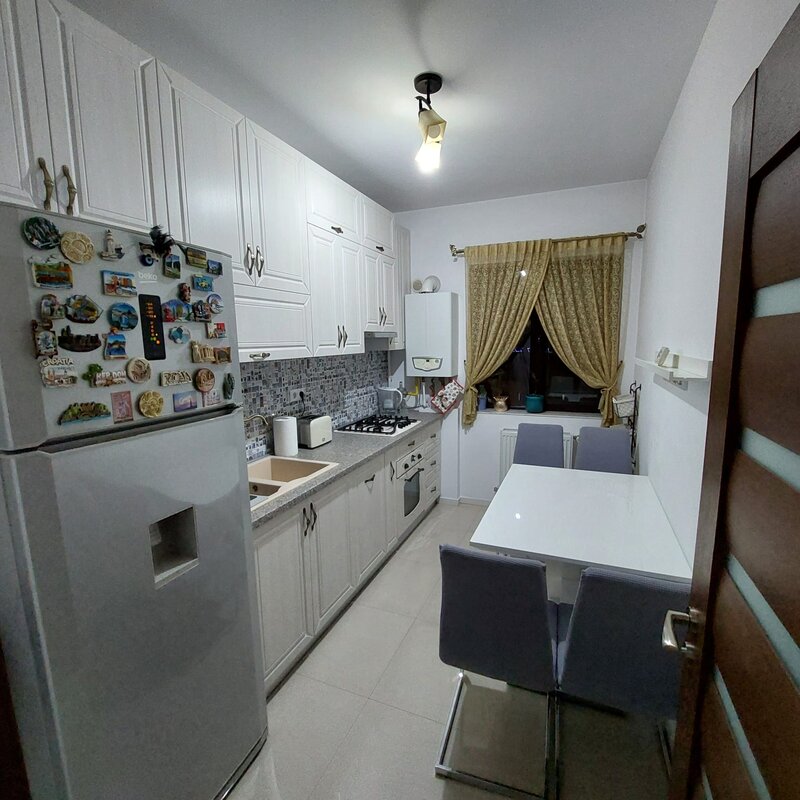 Plaza, Lujerului, inchiriez apartament 2 camere.